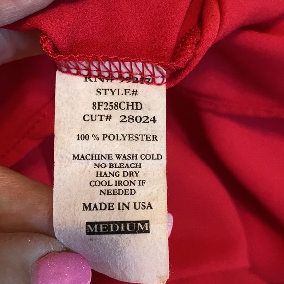 Red blouse scooped back with bow - Picture 7 of 7